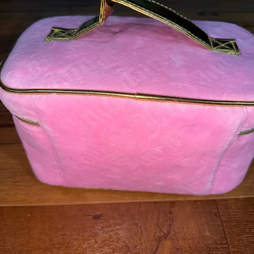 NWT- Juicy Couture Pink Faux-Fur Cosmetic Bag with Gold Accents - Picture 6 of 12